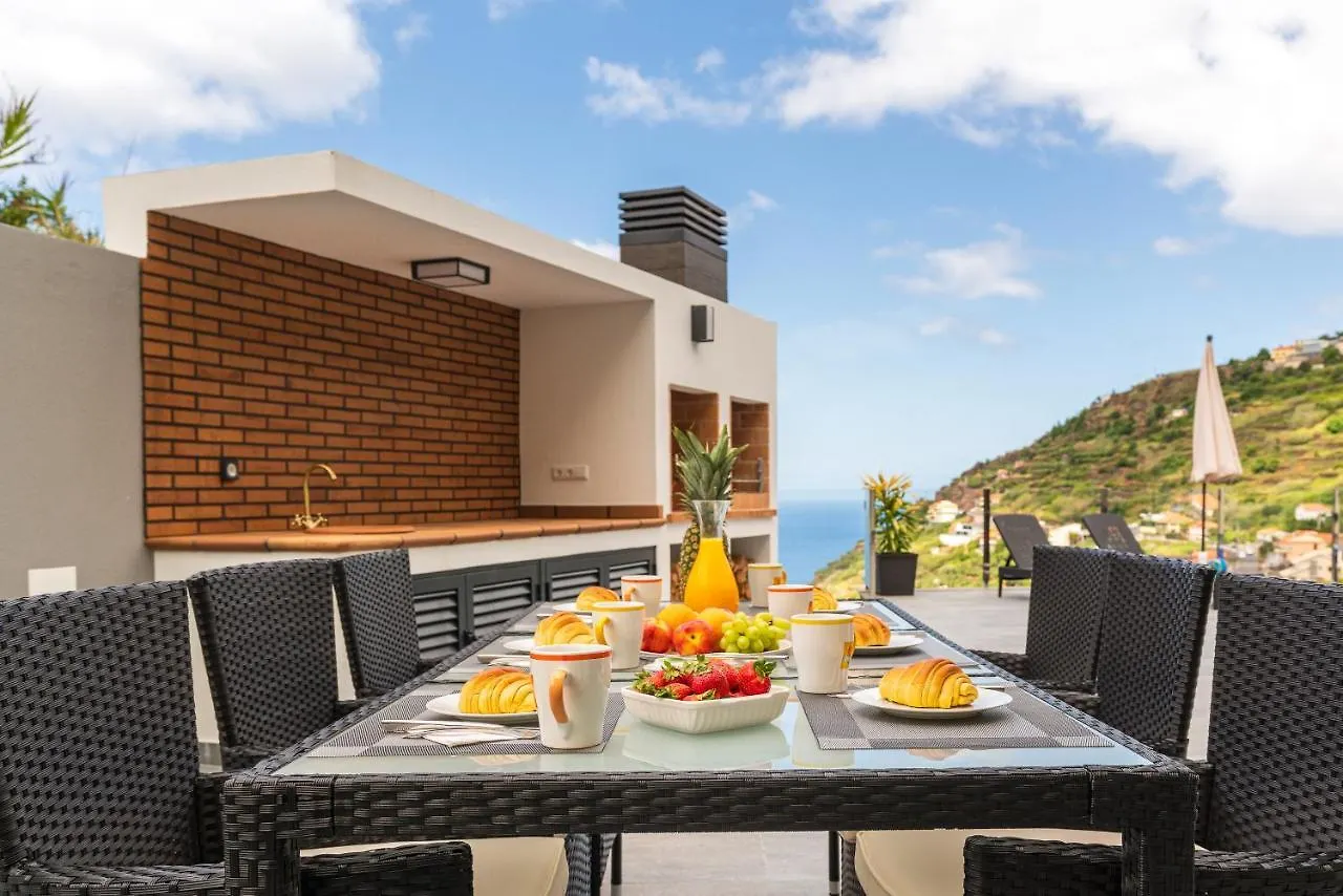 Sunnyside Villa Calheta